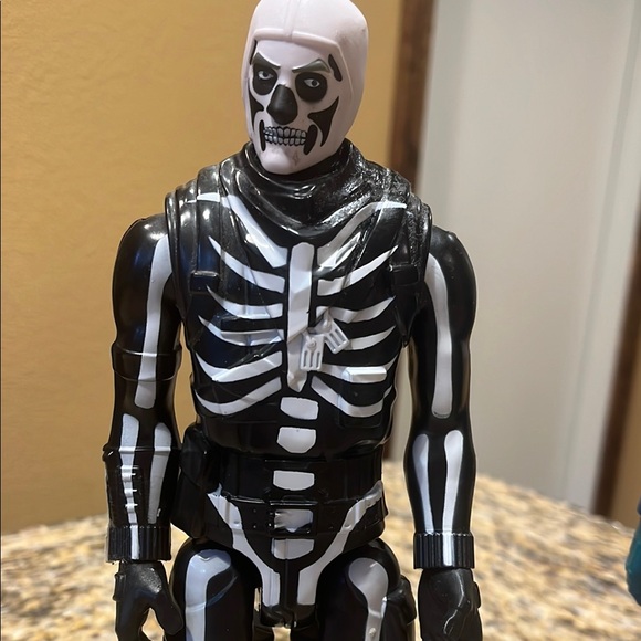 Fortnite Action Figures Set - Black, Blue, and Purple - Picture 5 of 12